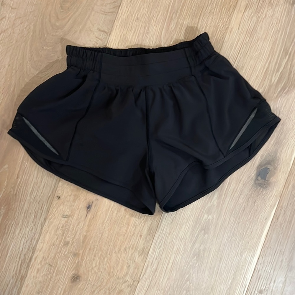 Lululemon HOTTY HOT SHORT II *2.5" like new